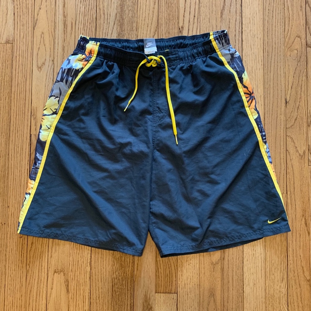 Men’s Nike swim trunks / board shorts XLarge